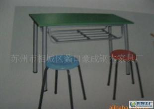 低價(jià)0元購(gòu)？揭秘“雙層快餐桌”背后的流量博弈與下沉市場(chǎng)生存法則